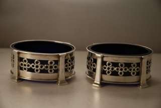 PAIR OF SILVER OMAR RAMSDEN AND CARR SALTS. LONDON 1908  