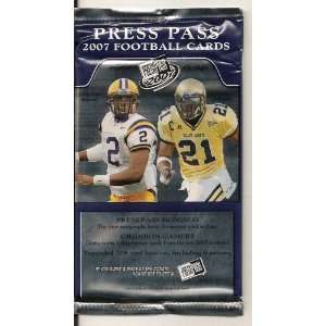   Football Hobby Pack   Possible Auto   4 Cards Per Pack Toys & Games