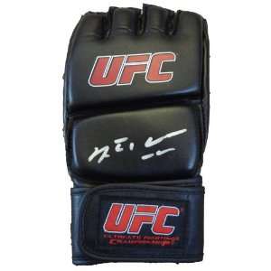   UFC Fight Glove W/PROOF, Picture of Anderson Signing For Us. Champion