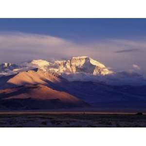  China, Tibet, Himalayas, Peak Cho Oyu at Sunset 