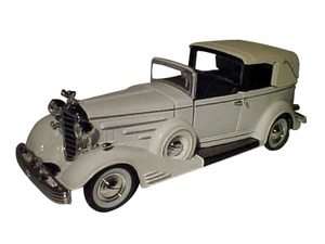 Signature Models 1933 Cadillac Town Car 1 32 Diecast Car  