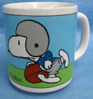 Peanuts Snoopy Playing Football Coffee Mug Cup Schulz  