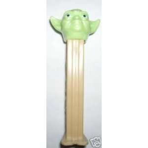   WARS CLONE WARS 2009 RELEASE YODA PEZ DISPENSER AND CANDY Toys