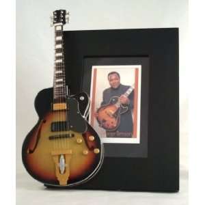   GEORGE BENSON Miniature Guitar Photo Frame Jazz Musical Instruments