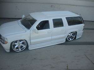 24 2000S CHEVY SUBURBAN WHITE ON DUBS BY JADA  