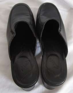 This auction is for a very nice pair of black leather Clarks mules 
