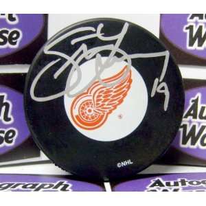  Steve Yzerman Autographed Hockey Puck (Detroit Red Wings 