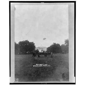    c1906,Air ship above the White House,George V. Buck