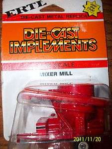   64 farm toy international IH feed Mixer Mill implement 1589  