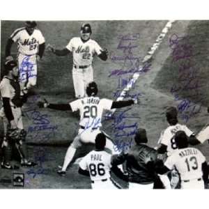 1986 New York Mets Team Signed B&W 16x20 Knight  Sports 