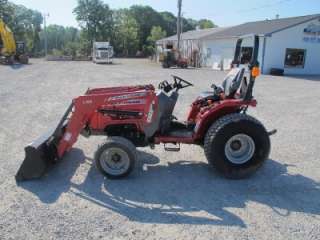 MASSEY FERGUSON 1528 4X4 TRACTOR WITH LOADER, VERY NICE  