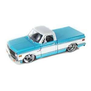  1972 Chevy Cheyenne Pick Up Truck 2 Tone 1/24 Light Blue 