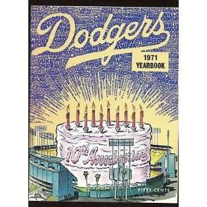   Dodgers Yearbook EXMT   MLB Programs and Yearbooks