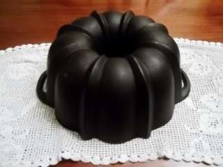 Very Nice Unmarked CAST IRON BUNDT CAKE PAN Excellent Collectible 