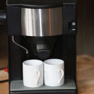 Top Design Kaffeeautomat mit 2 Porzellan Tassen in Berlin 