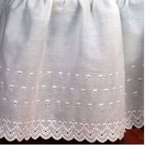  Bedskirt Dust Ruffle QUEEN Size 18 drop   White
